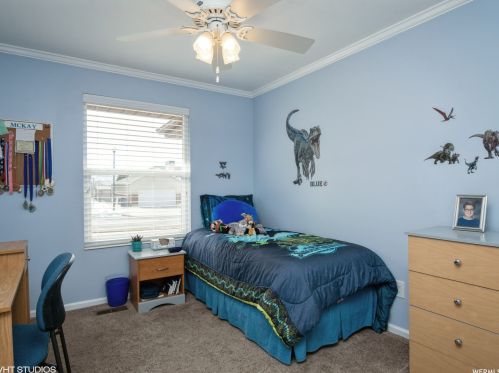 1587 Edgecliff Dr, Sandy UT 84092-4309 exterior