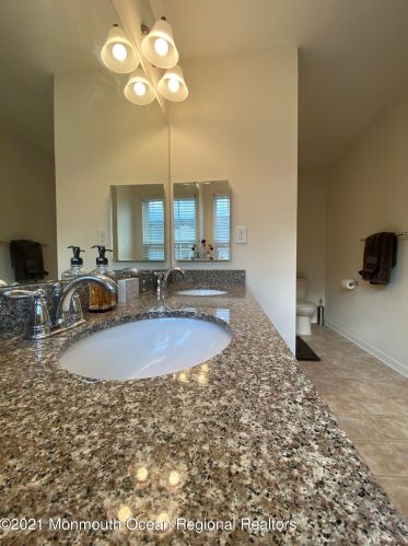 29 Jake Dr, Tinton Falls NJ 07712-7533 exterior