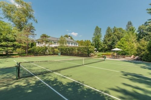 15 Mansion Dr, Topsfield MA 01983-1109 exterior