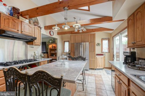 431 Meadowcroft Rd, West Deptford NJ 08096-4007 exterior