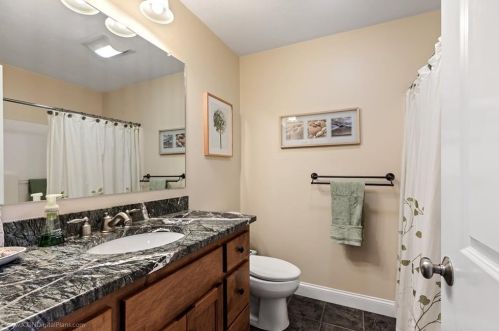 21 Winterberry Way, Norfolk MA 02056-1834 exterior