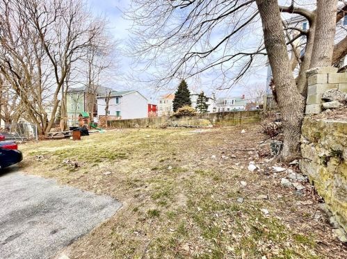 296 Hamlet St, Fall River MA 02724-3340 exterior