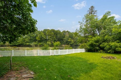 102 Main St, Acton MA 01720-3553 exterior