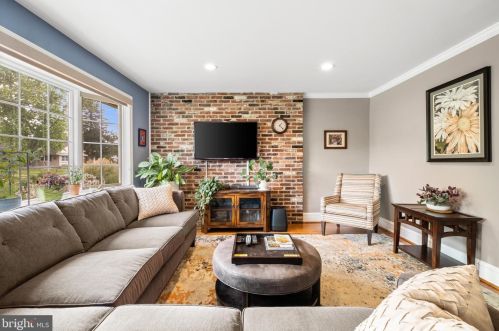 12 Beech Pl, West Deptford NJ 08096-3312 exterior