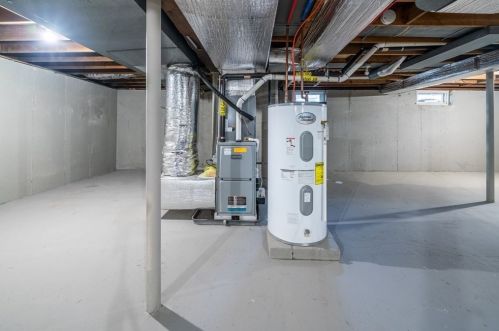 39 Sunset Dr, Seekonk MA 02771-4511 exterior