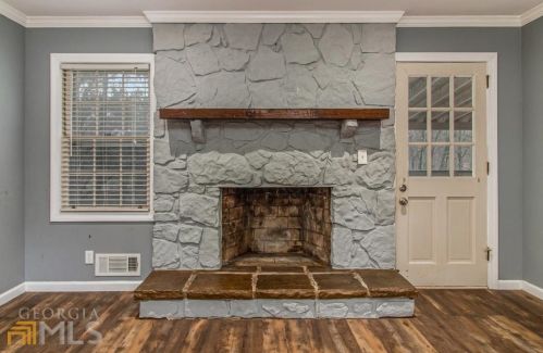 1345 Earle Ct, Conyers GA exterior