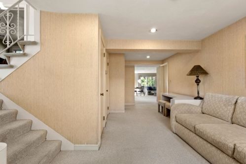 60 Gary Rd, Needham MA 02494-2417 exterior