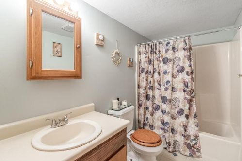 1 Marc Dr, Plymouth MA 02360-6105 exterior