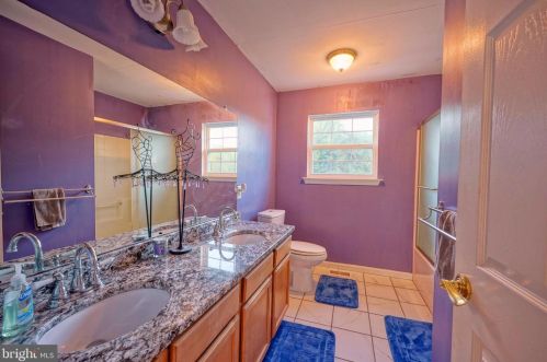 128 Betsy Ross Way, West Deptford NJ 08096-6872 exterior