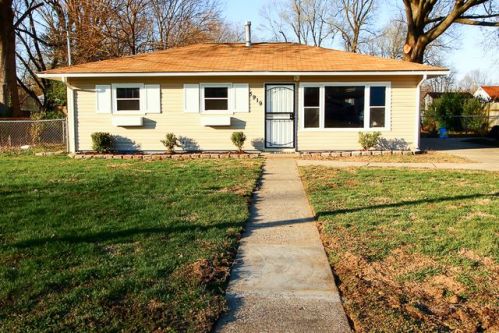 5919 Count Turf Dr, Louisville, KY 40272-3547