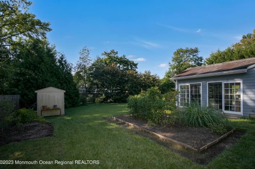 208 Winding Way, Little Silver NJ 07739-1763 exterior