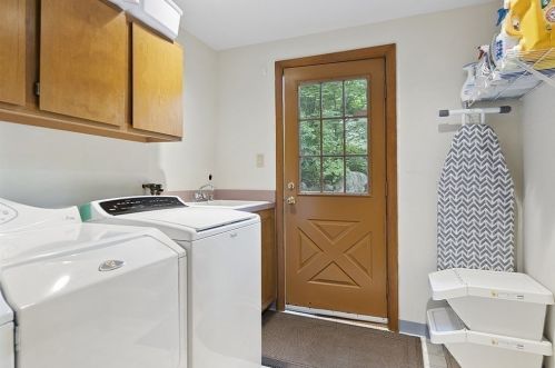 176 Woodland Rd, Southborough MA  01772-2035 exterior