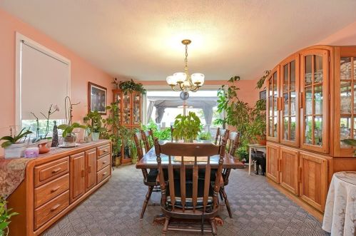 208 Cherry St, Newton MA 02465-1246 exterior