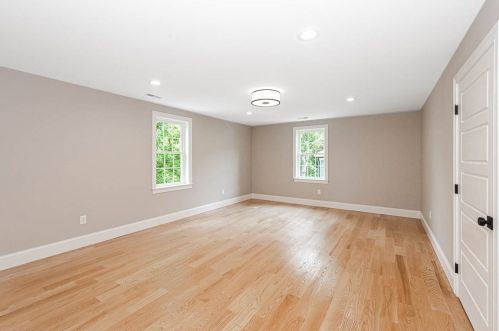 53 Lantern Ln, Arlington MA 02474-1806 exterior