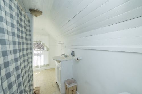 17 Pleasant St, Montgomery MA 01085-3719 exterior