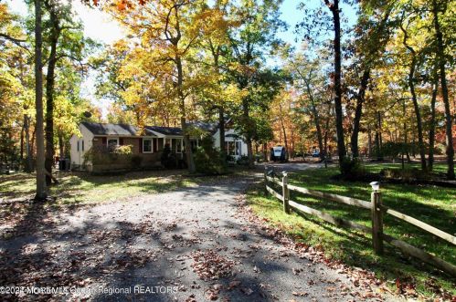 1062 Lakehurst Ave, Jackson Twp NJ 08527-5250 exterior