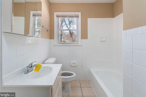 605 Washington Ave, West Deptford NJ 08096-3547 exterior