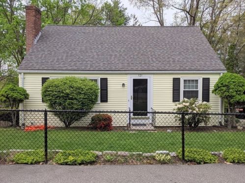 121 Hillside Ave, Quincy, MA 02170-3203