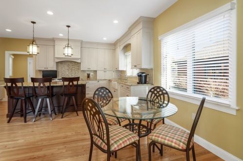 28 Raynor Dr, Hingham MA 02043-4882 exterior