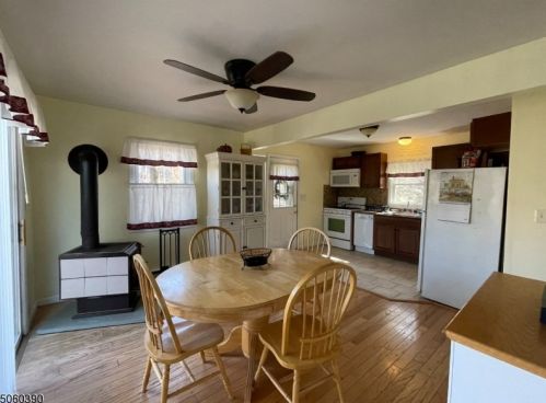 374 Skyline Lake Dr, Skyline Lakes, NJ 07456-1921