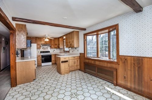 2 Chester Ave, Burlington MA 01803-1312 exterior