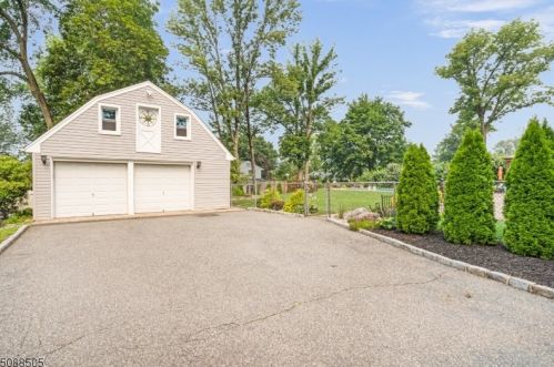 165 Ridgedale Ave, East Hanover NJ  07936-2512 exterior