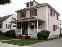 35 Melbourne Ave, Newton, MA 02460-1221