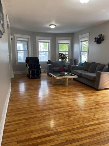 8 Fairbanks St, Worcester MA 01610-2104 exterior