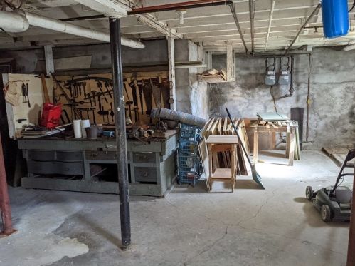 394 Chandler St, Worcester MA 01602-2916 exterior