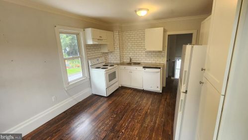 605 Crown Point Rd, West Deptford NJ  08093-1312 exterior