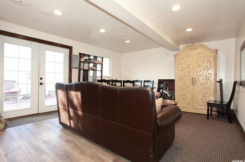 2079 Crk Rd, Sandy UT 84093-6449 exterior