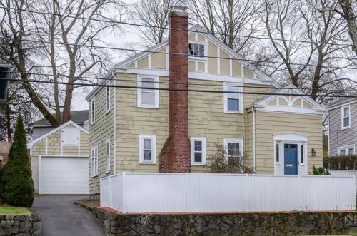 1077 Brook Rd, Milton, MA 02186-4114