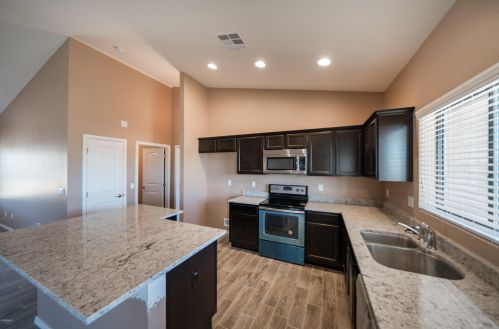 18040 20th St, Phoenix AZ  85022-1704 exterior