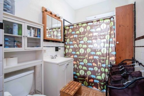 19 Almont Ave, Worcester MA 01604-3002 exterior