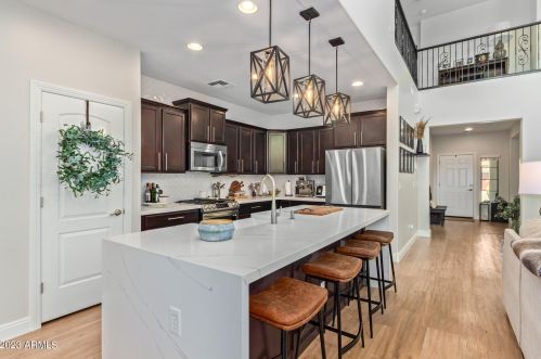 1646 Blaylock Dr, Phoenix AZ 85085-6323 exterior