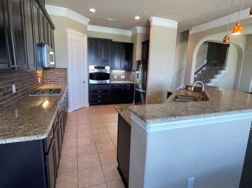 819 Rockingham Dr, Irving TX  75063-8068 exterior