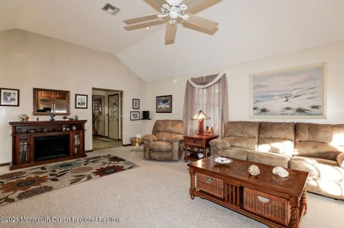 322 Stump Tavern Rd, Jackson Twp NJ 08527-3326 exterior