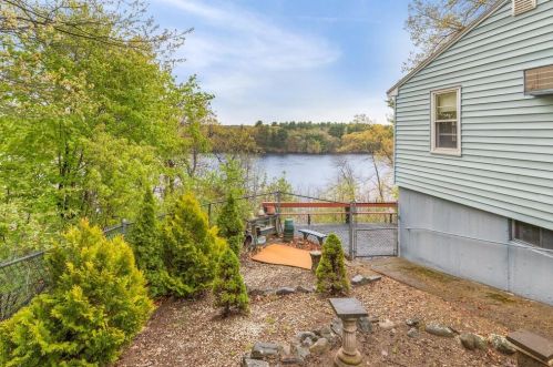 75 Dl St, Methuen MA 01844-7304 exterior