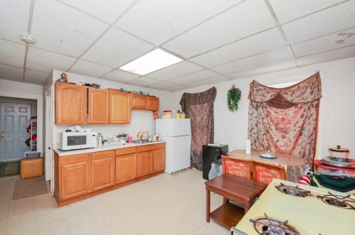 9 Lund St, Worcester MA 01607-1117 exterior