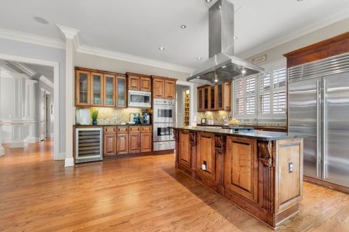 1789 Buckhead Vly Ln, Atlanta GA 30324-2795 exterior