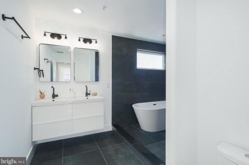 1813 6 St, Philadelphia PA 19140-4528 exterior