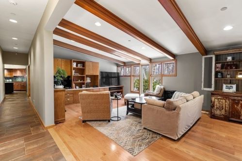 44 Sears Rd, Southborough MA 01772-1101 exterior