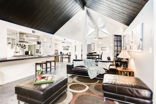 3001 Clinton St, Phoenix AZ 85029-4235 exterior