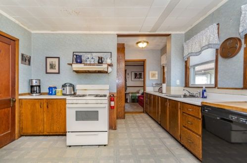 57 Gledhill Ave, Everett MA 02149-4049 exterior