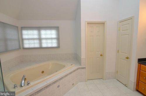 8 Landview Ln, Columbus NJ 08022-2260 exterior