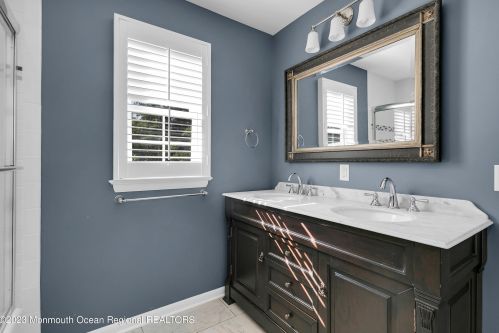 208 Winding Way, Little Silver NJ 07739-1763 exterior