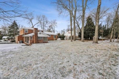 13 Fairview Dr, East Hanover NJ  07936-3506 exterior