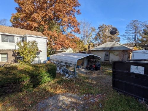 61 Sunderland Rd, Worcester, MA 01604-3338