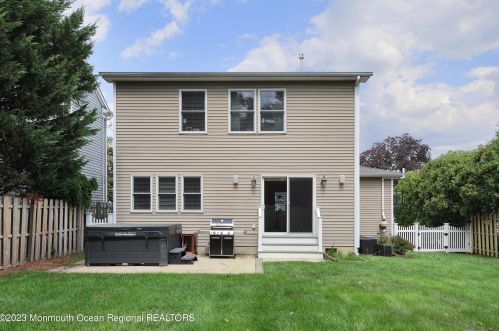 26 Orch Pl, Little Silver NJ 07739-1428 exterior