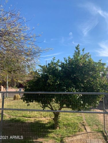 2620 Captain Dreyfus Ave, Phoenix AZ 85032-6706 exterior